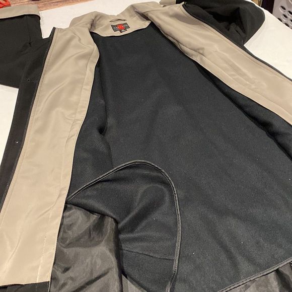 Waterproof trench coat style with removable warm lining size petite medium - Picture 11 of 13